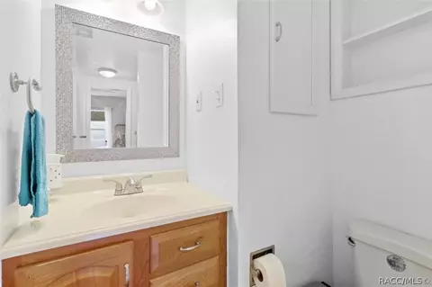Bath - 360 S Inglis Ave, Inglis, FL 34449 photo 3 of 4
