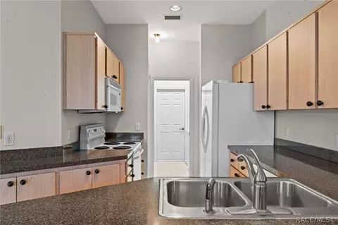 Kitchen - 3671 E Arbor Lakes Dr, Hernando, FL 34442 photo 3 of 5