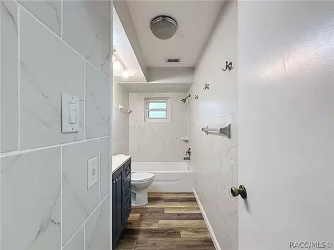 Bath - 680 E Connecticut Ln, Hernando, FL 34442 photo 6 of 10