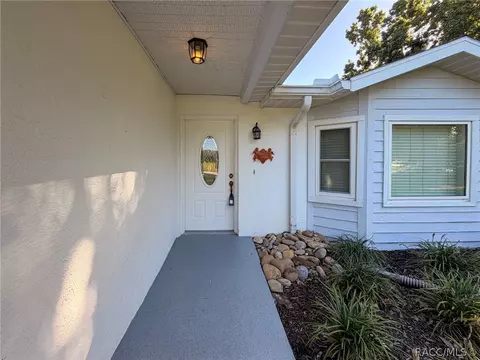 Exterior - 680 E Connecticut Ln, Hernando, FL 34442 photo 4 of 26