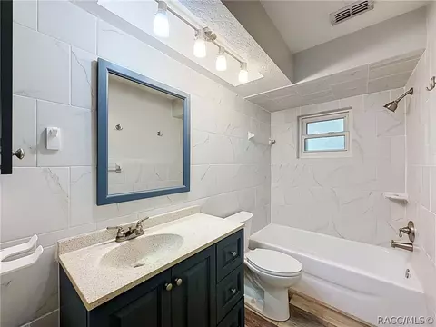 Bath - 680 E Connecticut Ln, Hernando, FL 34442 photo 7 of 10