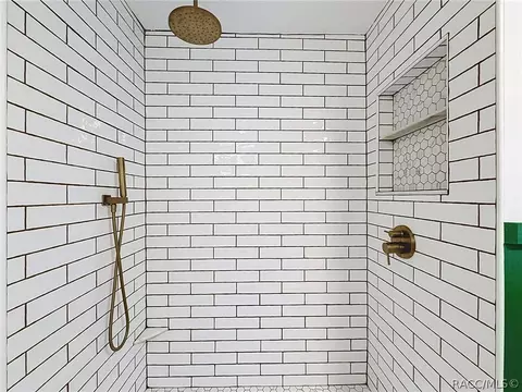 Bath - 680 E Connecticut Ln, Hernando, FL 34442 photo 4 of 10