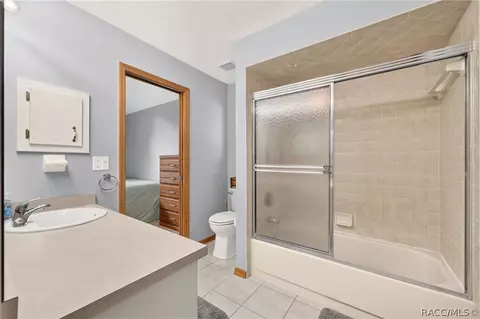 Bath - 685 E Liberty St, Hernando, FL 34442 photo 4 of 4
