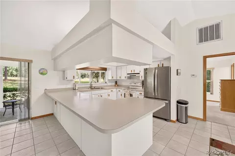 Kitchen - 685 E Liberty St, Hernando, FL 34442 photo 3 of 5
