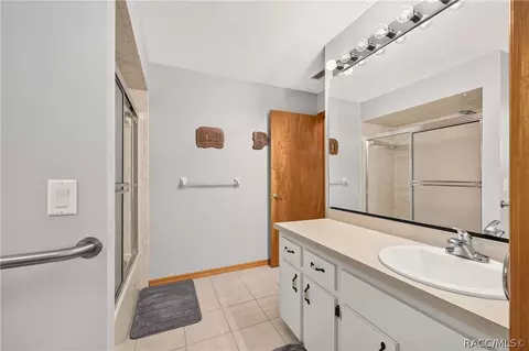 Bath - 685 E Liberty St, Hernando, FL 34442 photo 3 of 4