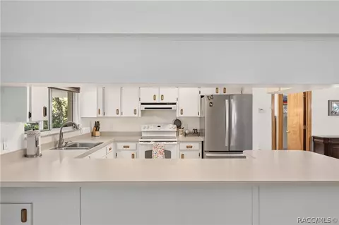 Kitchen - 685 E Liberty St, Hernando, FL 34442 photo 4 of 5