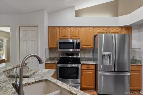 Kitchen - 3798 E Lake Todd Dr, Hernando, FL 34442 photo 4 of 6