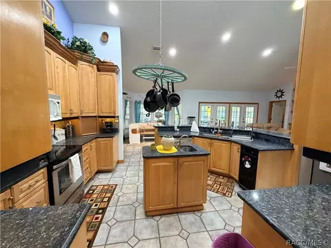 Kitchen - 1671 E Amberjack Dr, Hernando, FL 34442 photo 5 of 6