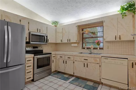Kitchen - 570 W Liberty St, Hernando, FL 34442 photo 2 of 4