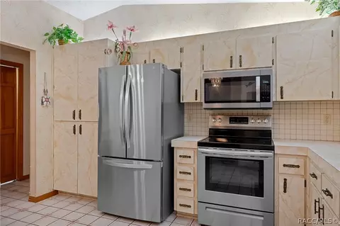 Kitchen - 570 W Liberty St, Hernando, FL 34442 photo 4 of 4
