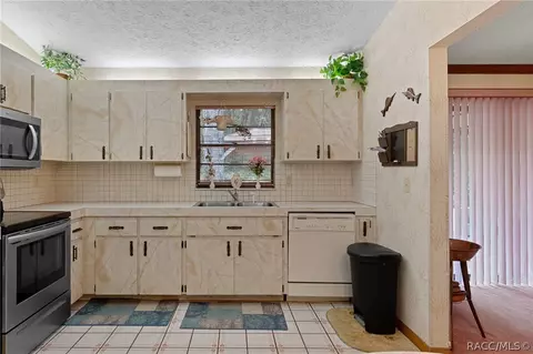 Kitchen - 570 W Liberty St, Hernando, FL 34442 photo 3 of 4