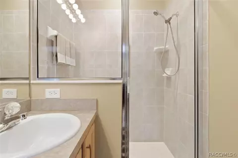 Bath - 1708 W Spring Meadow Loop, Lecanto, FL 34461 photo 4 of 6