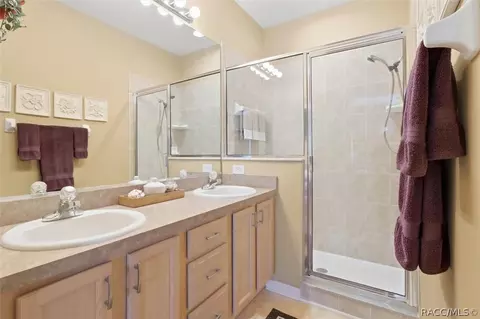 Bath - 1708 W Spring Meadow Loop, Lecanto, FL 34461 photo 3 of 6