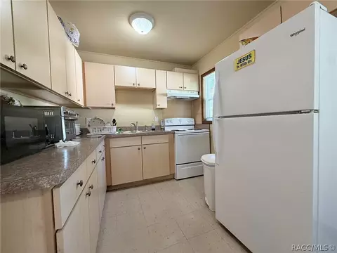 Kitchen - 50 Risher Ave, Inglis, FL 34449 photo 1 of 2