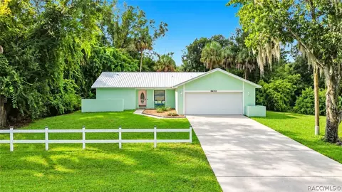 8422 W Bradshaw St, Homosassa, FL 34448