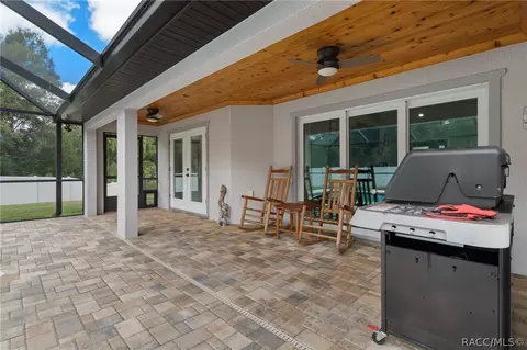 Exterior - 404 E Nicholas St, Hernando, FL 34442 photo 4 of 18