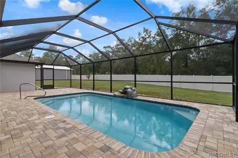 Exterior - 404 E Nicholas St, Hernando, FL 34442 photo 7 of 18