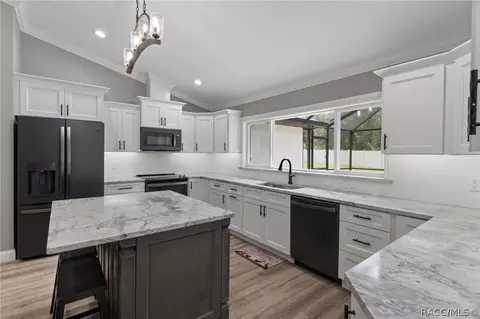 Kitchen - 404 E Nicholas St, Hernando, FL 34442 photo 2 of 5