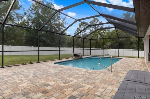 Exterior - 404 E Nicholas St, Hernando, FL 34442 photo 9 of 18