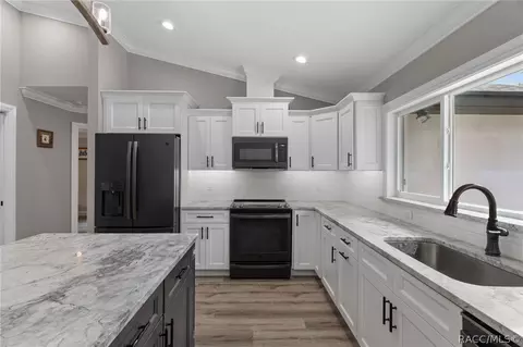 Kitchen - 404 E Nicholas St, Hernando, FL 34442 photo 3 of 5