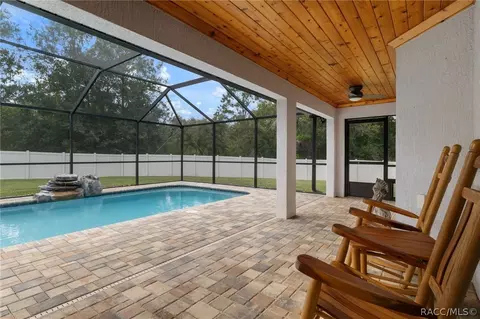 Exterior - 404 E Nicholas St, Hernando, FL 34442 photo 3 of 18