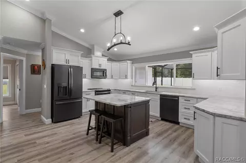Kitchen - 404 E Nicholas St, Hernando, FL 34442 photo 1 of 5