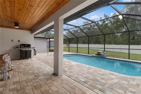 Exterior - 404 E Nicholas St, Hernando, FL 34442 photo 6 of 18