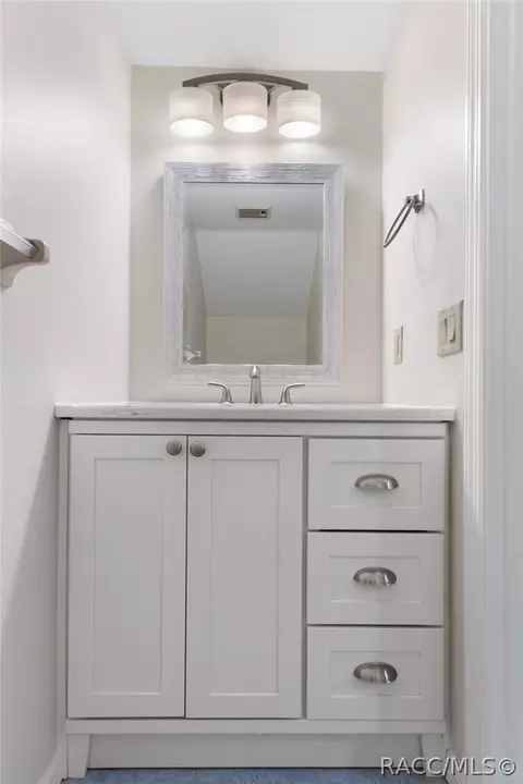 Bath - 340 E Glassboro Ct #4B, Hernando, FL 34442 photo 1 of 5
