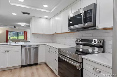 Kitchen - 340 E Glassboro Ct #4B, Hernando, FL 34442 photo 2 of 5