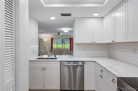 Kitchen - 340 E Glassboro Ct #4B, Hernando, FL 34442 photo 4 of 5