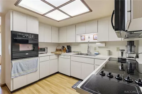 Kitchen - 32 Palm Circle Dr, Inglis, FL 34449 photo 2 of 4