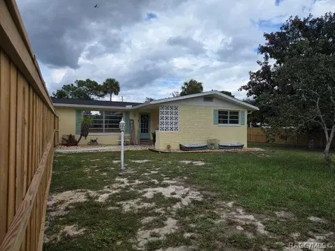 7507 W 7 Rivers Dr, Crystal River, FL 34429