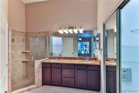 Bath - 1173 S Fairview Loop, Lecanto, FL 34461 photo 2 of 5