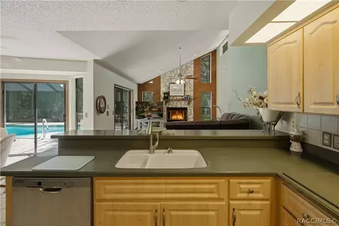 Kitchen - 390 W Britain St, Hernando, FL 34442 photo 4 of 5