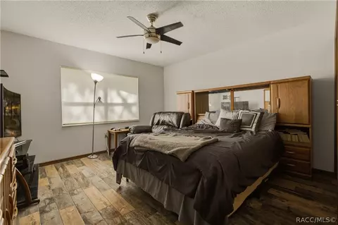 Bedroom - 390 W Britain St, Hernando, FL 34442 photo 4 of 7