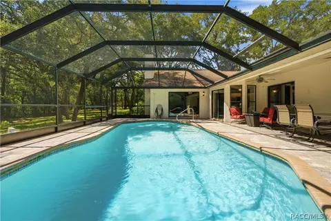 Exterior - 390 W Britain St, Hernando, FL 34442 photo 3 of 18