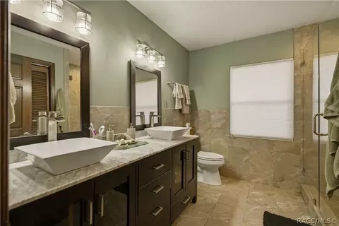 Bath - 390 W Britain St, Hernando, FL 34442 photo 1 of 5