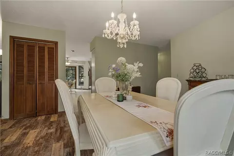 Dining - 390 W Britain St, Hernando, FL 34442 photo 3 of 5