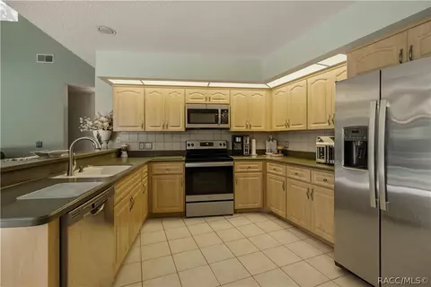 Kitchen - 390 W Britain St, Hernando, FL 34442 photo 3 of 5
