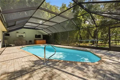 Exterior - 390 W Britain St, Hernando, FL 34442 photo 7 of 18