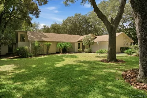 Exterior - 390 W Britain St, Hernando, FL 34442 photo 5 of 18