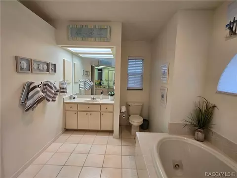 Bath - 782 E Keller Ct, Hernando, FL 34442 photo 3 of 4