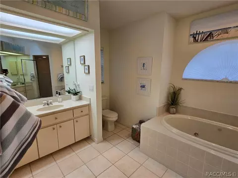 Bath - 782 E Keller Ct, Hernando, FL 34442 photo 1 of 4