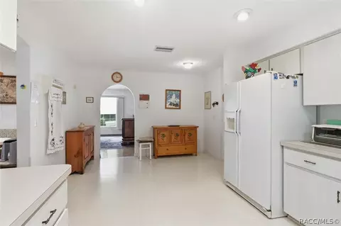 Kitchen - 337 E Buckingham Dr, Lecanto, FL 34461 photo 5 of 6