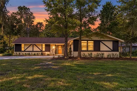 12 Sycamore Ct E, Homosassa, FL 34446