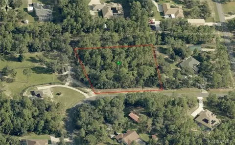 4555 W Tomahawk Dr, Beverly Hills, FL 34465