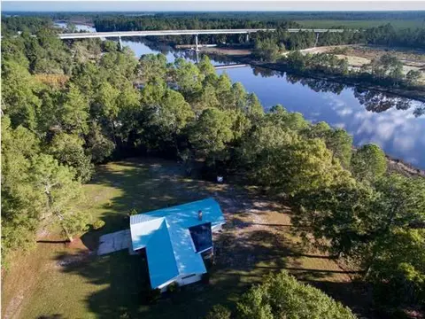 274 Canal Dr, Overstreet, FL 32456