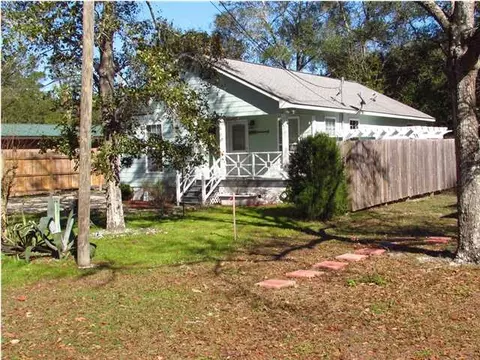 608 4th St, Carrabelle, FL 32322 photo 1