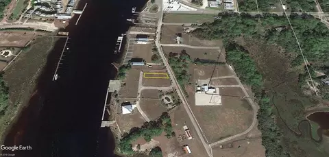 830 Mariners Ct, Carrabelle, FL 32322 photo 1