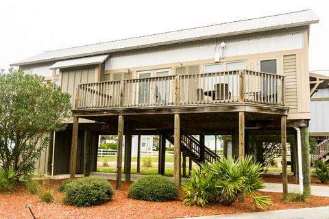 104 Haven Ct, Carrabelle, FL 32322 photo 1